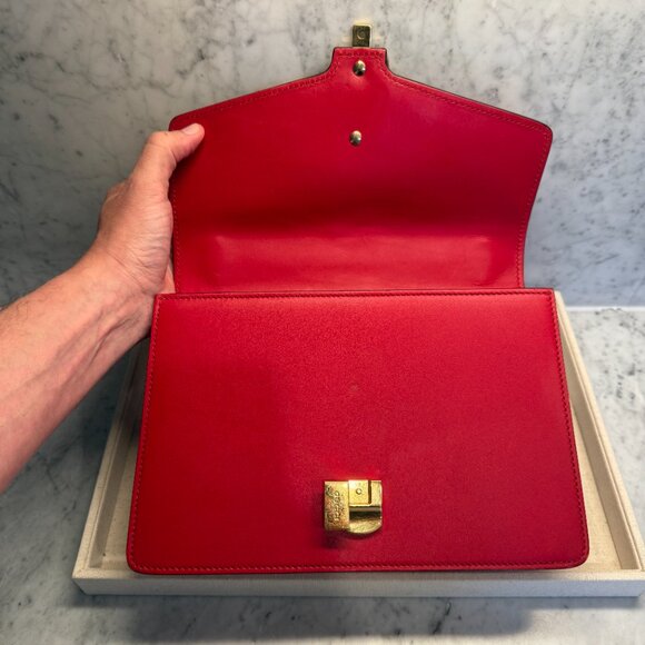 Gucci Sylvie Line Medium Shoulder Bag - Picture 4 of 8